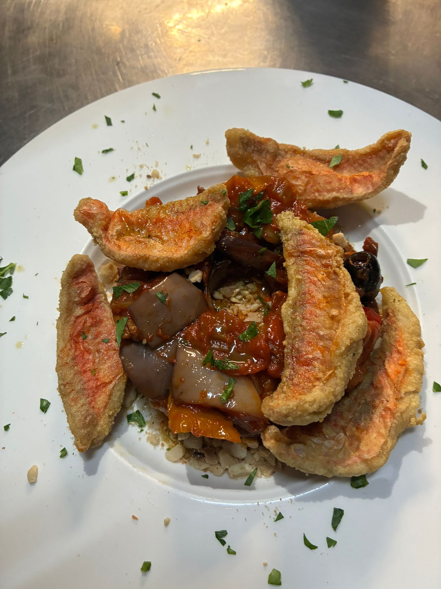 Caponata di melanzane con pesce 